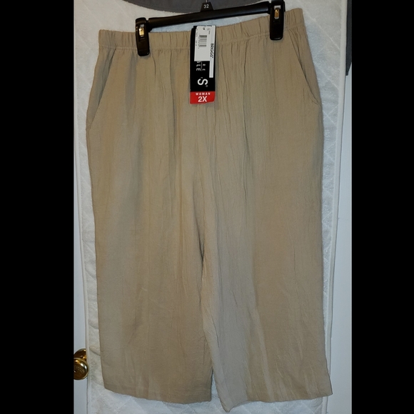 Briggs New York Pants - Briggs 2X pull on beige tan capris NWT